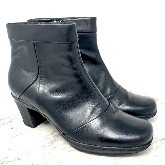 Clarks Shoes - Clarks Black Leather Comfort Ankle Booties 7 Lagenlook Fall Winter Classic Chic